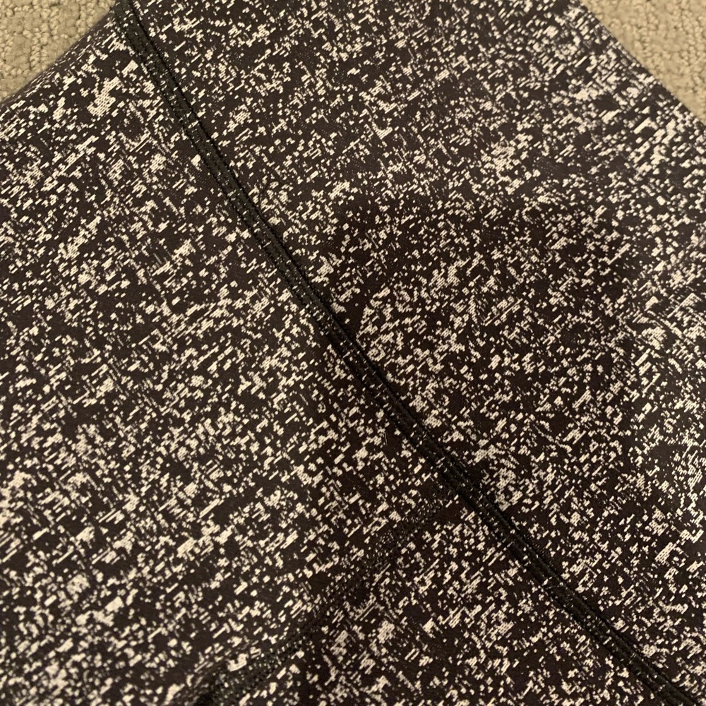 Lululemon Wunder Under High Rise Legging in black/white textured pattern